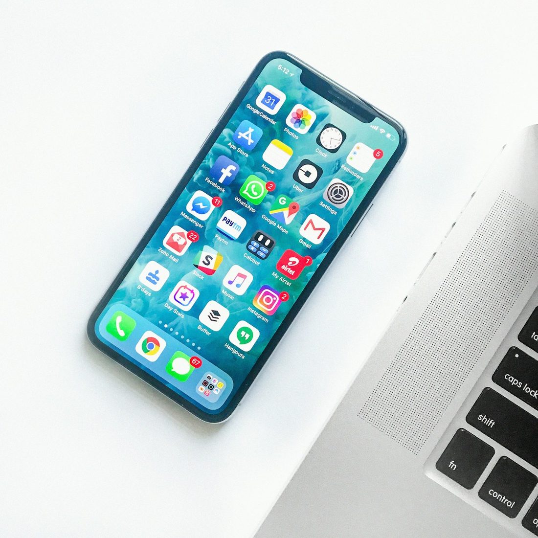 乐鱼平台 APP 赛程与赛事列表界面示意